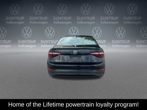 Used 2023 Volkswagen Jetta SE FWD image 4