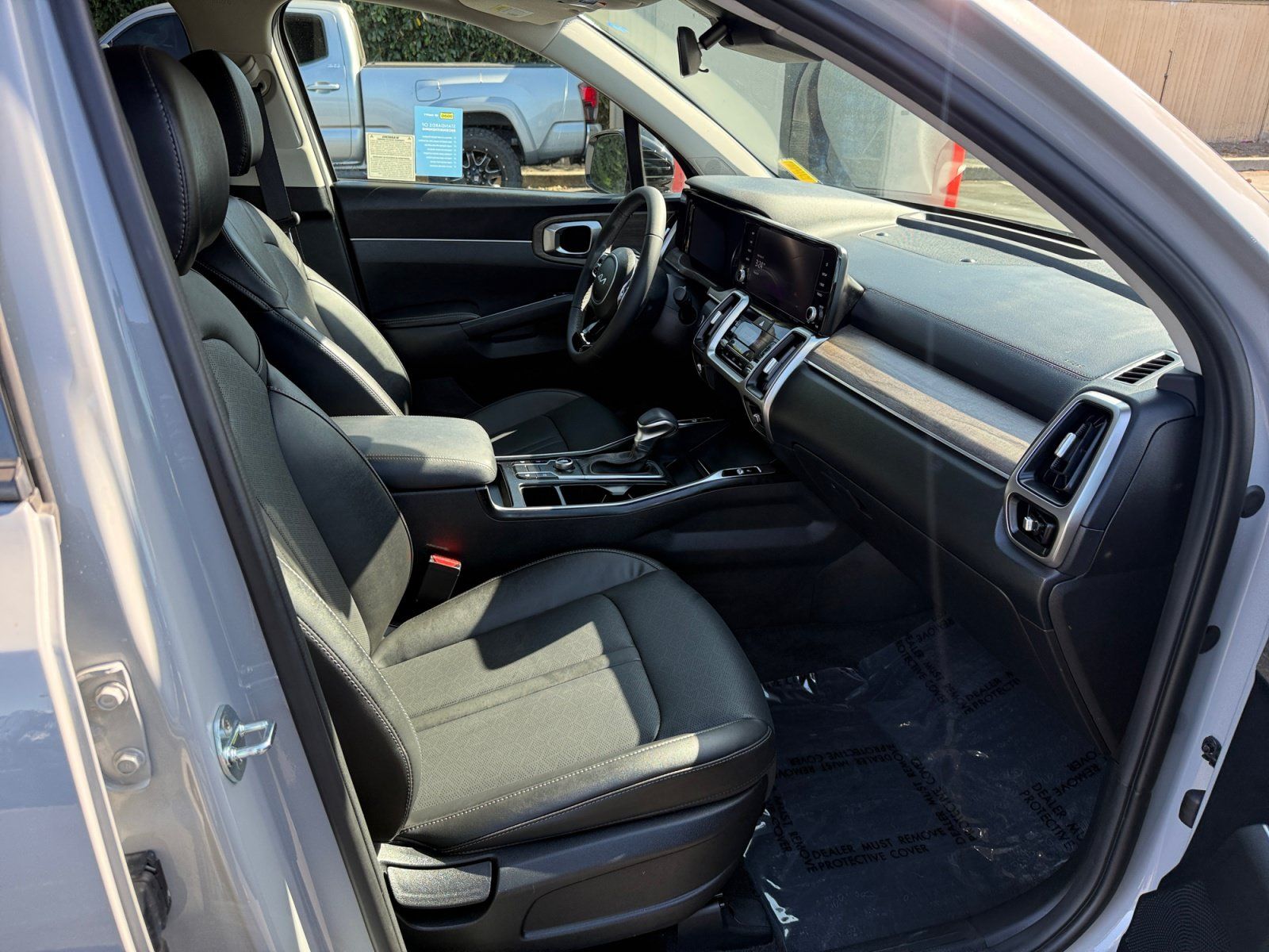 Used 2022 Kia Sorento S w/ Panoramic Sunroof Package AWD/4WD image 20