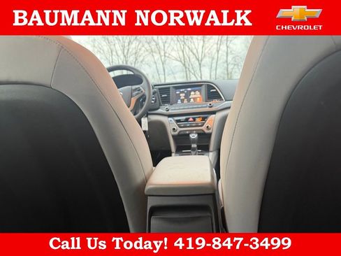 Used 2017 Hyundai Elantra SE image 25