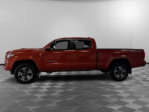 Used 2017 Toyota Tacoma TRD Sport image 5