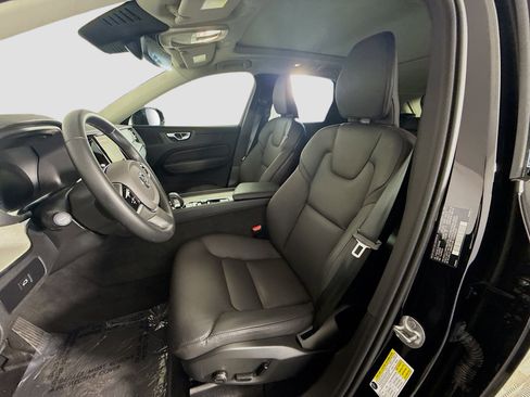 Used 2025 Volvo XC60 B5 Plus image 22