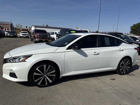 Used 2020 Nissan Altima 2.5 SR w/ Premium Package AWD/4WD image 2