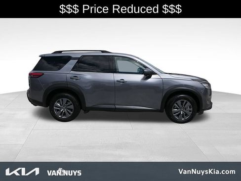 Used 2025 Nissan Pathfinder SV FWD image 21