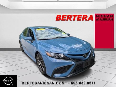 Used 2024 Toyota Camry SE w/ Cold Weather Package FWD image 4