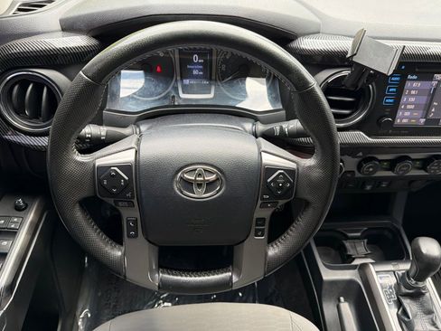 Used 2019 Toyota Tacoma SR5 AWD/4WD image 13