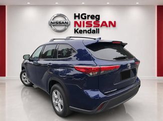 Used 2021 Toyota Highlander L FWD video 2