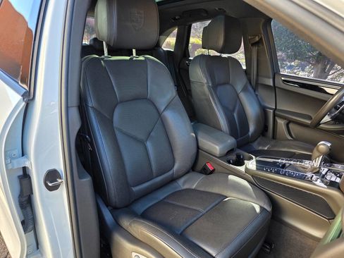 Used 2017 Porsche Macan image 42