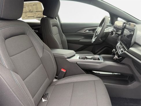 New 2026 Chevrolet Equinox EV LT image 26