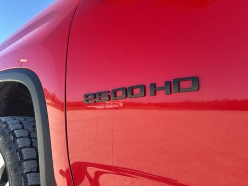 Used 2020 Chevrolet Silverado 2500 Custom w/ Custom Value Package image 7