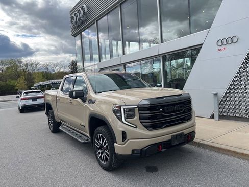 Used 2023 GMC Sierra 1500 AT4 w/ AT4 Premium Package AWD/4WD image 4