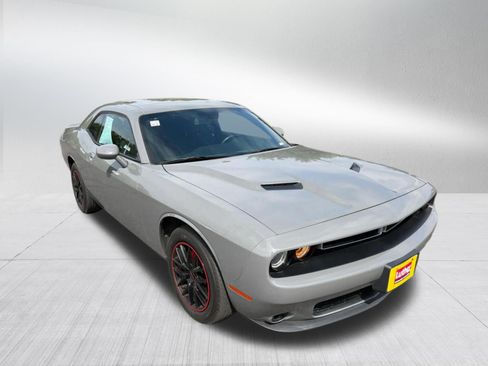 Used 2018 Dodge Challenger SXT RWD image 3