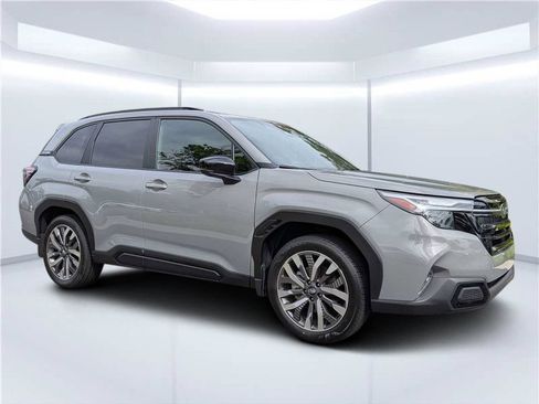 Used 2025 Subaru Forester Touring AWD/4WD image 2