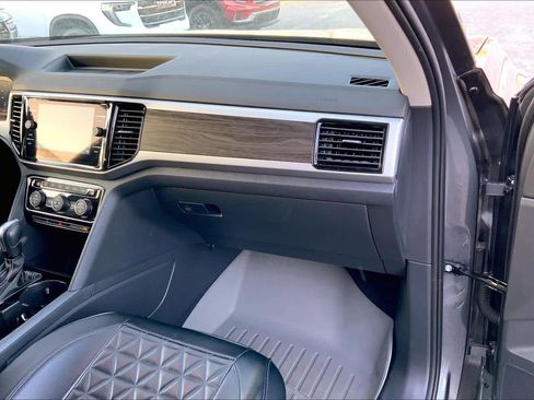Used 2023 Volkswagen Atlas SE image 18
