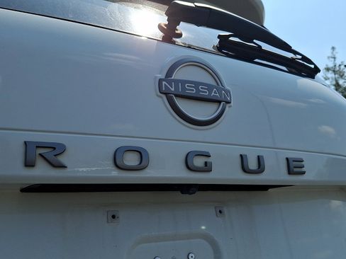 Used 2024 Nissan Rogue S AWD/4WD image 29