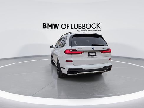 Used 2022 BMW X7 xDrive40i w/ M Sport Package AWD/4WD image 7