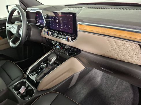 Used 2024 GMC Canyon Denali image 34