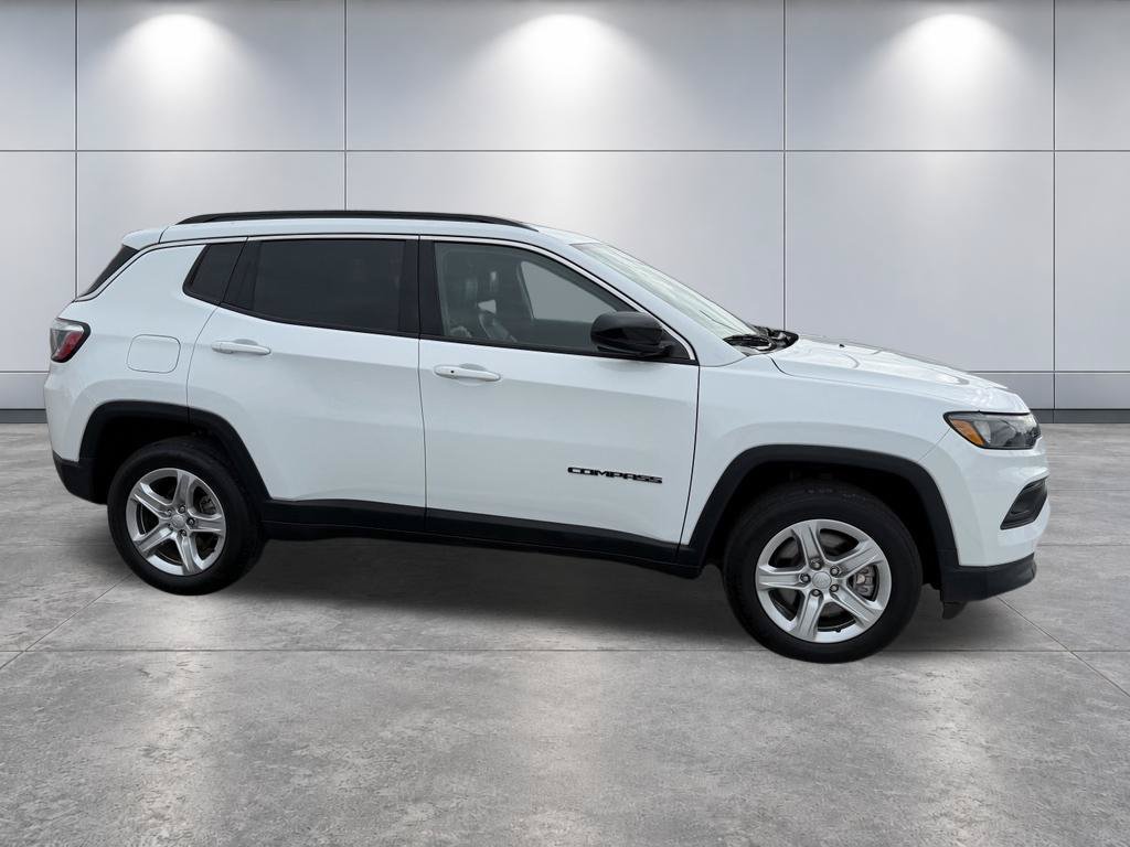 Used 2023 Jeep Compass Latitude AWD/4WD image 35