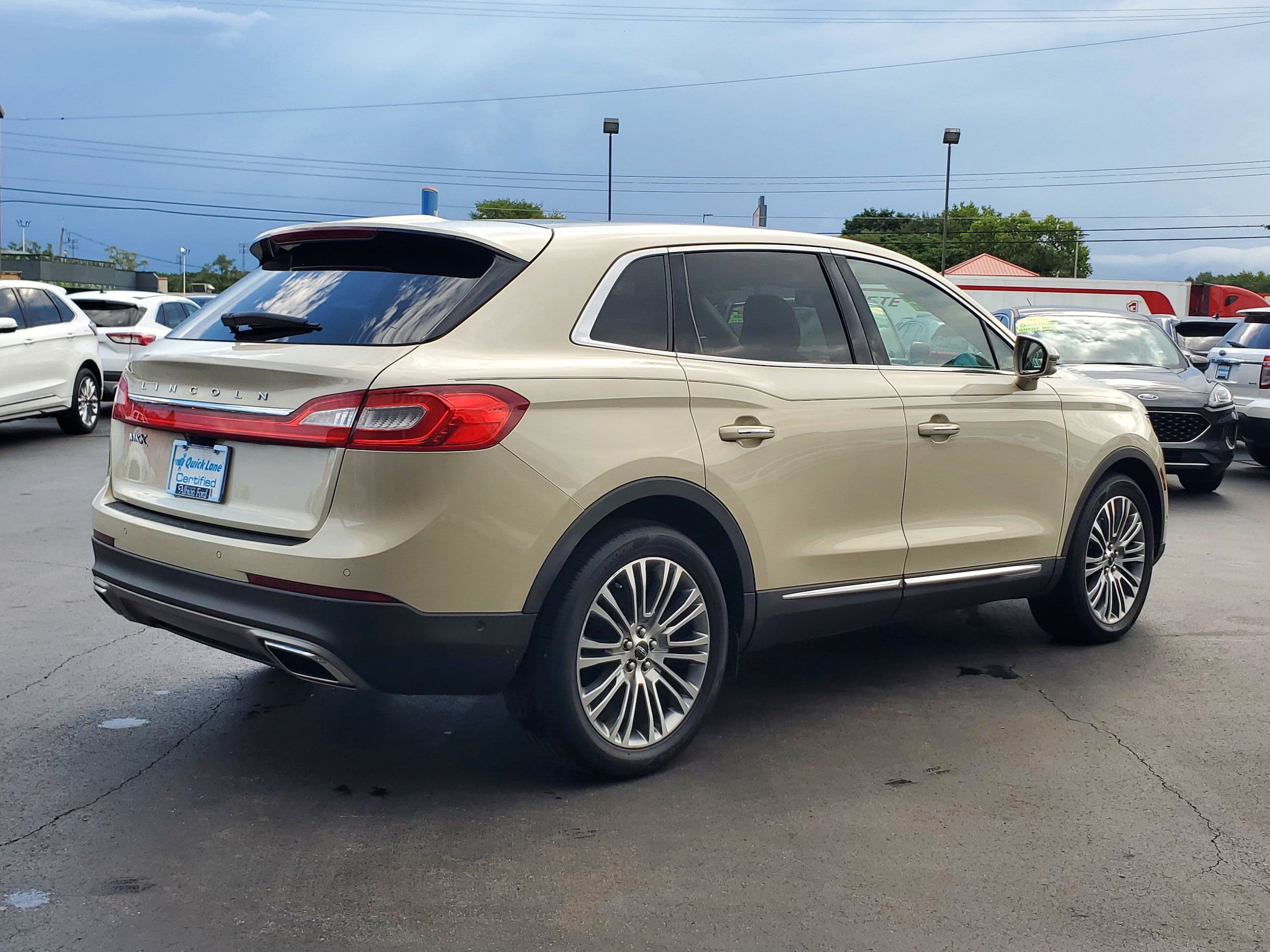 Used 2016 Lincoln MKX Reserve w/ Technology Package FWD image 4