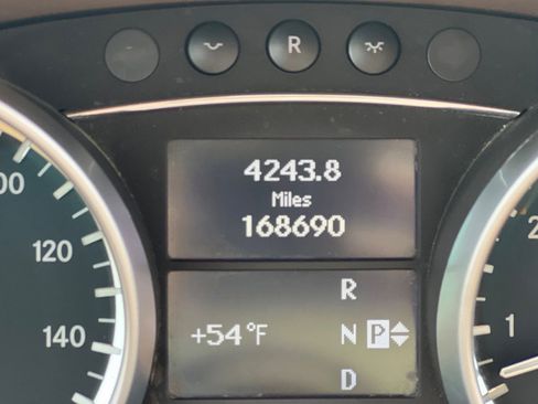 Used 2012 Mercedes-Benz GL 450 4MATIC image 24