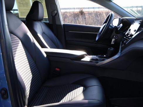 Used 2023 Toyota Camry SE image 9