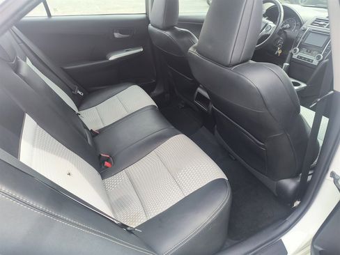 Used 2012 Toyota Camry L image 22