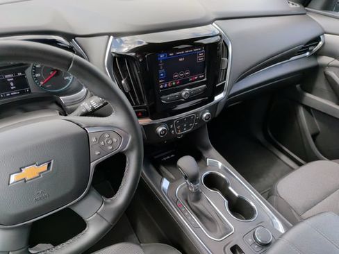 Used 2023 Chevrolet Traverse LT FWD image 19