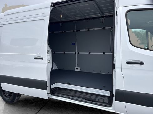 Used 2024 Mercedes-Benz eSprinter 170 Cargo image 23