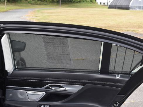 Used 2018 BMW 750i xDrive image 16