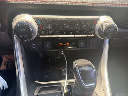 Used 2024 Toyota RAV4 SE w/ Weather & Moonroof Package AWD/4WD image 39