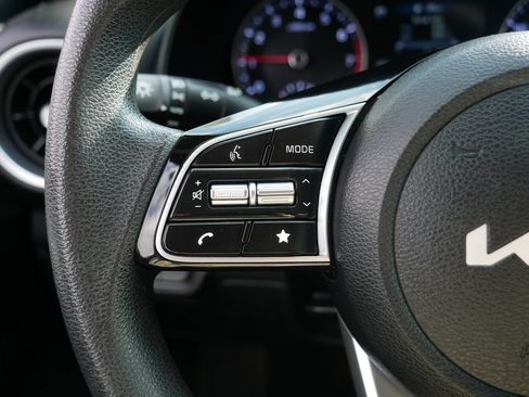 Certified 2022 Kia Forte LXS w/ LXS Technology Package image 30