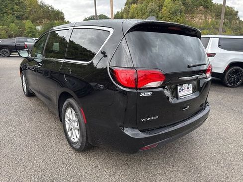 New 2026 Chrysler Voyager LX image 5