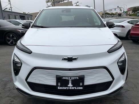 Used 2023 Chevrolet Bolt EUV Premier w/ Sun & Sound Package FWD image 2