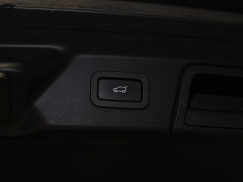 Used 2019 Land Rover Range Rover Velar R-Dynamic SE AWD/4WD image 35