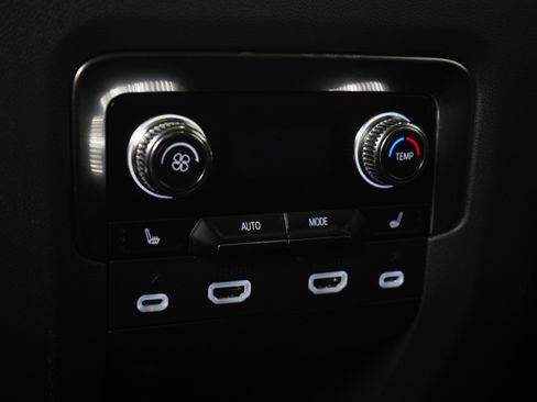 Used 2023 GMC Yukon Denali w/ Advanced Technology Package AWD/4WD image 19