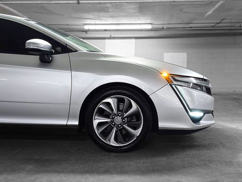 Certified 2018 Honda Clarity Touring image 17