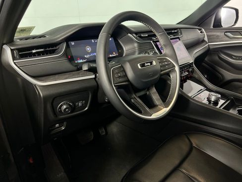 Used 2024 Jeep Grand Cherokee L Limited w/ Luxury Tech Group II image 22