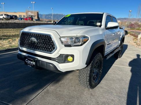 Used 2019 Toyota Tacoma TRD Off-Road image 3