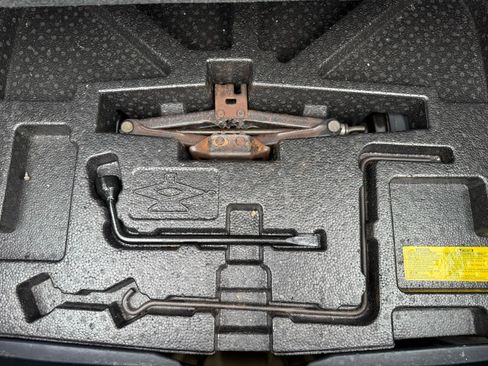 Used 2015 Toyota Camry LE image 39