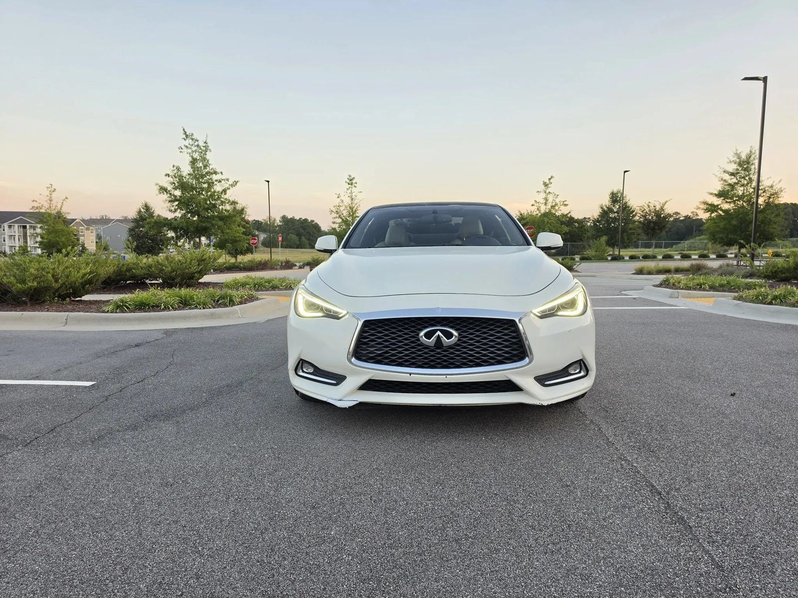 Used 2017 INFINITI Q60 3.0t w/ Premium Plus Package 3.0T AWD/4WD image 3