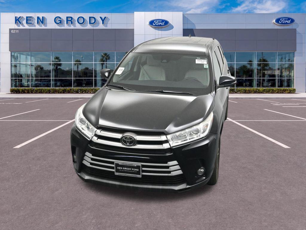 Used 2017 Toyota Highlander Plus w/ Carpet Mat Package FWD image 10