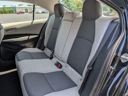 Used 2024 Toyota Corolla LE FWD image 17