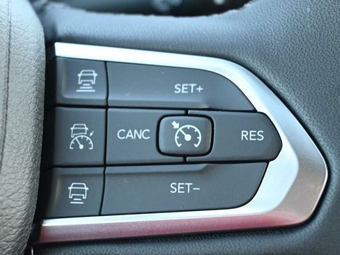 New 2026 Jeep Compass Limited w/ Sun, Sound & Navigation Group AWD/4WD image 10