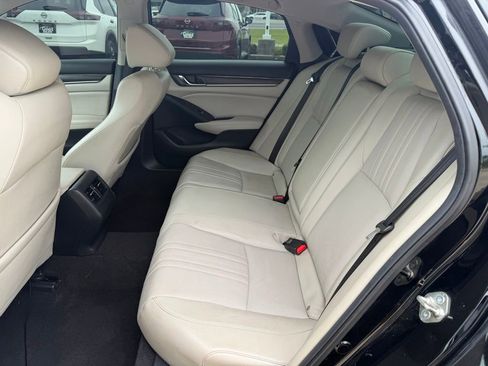 Used 2018 Honda Accord Touring image 14