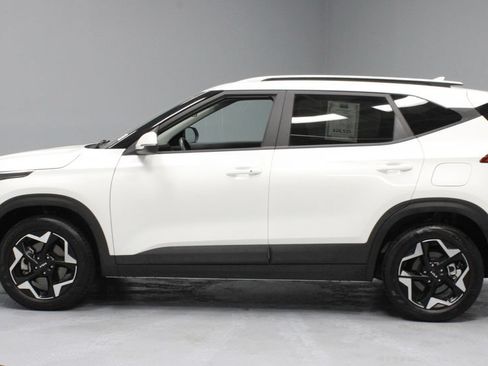 Used 2025 Kia Seltos S AWD/4WD image 7