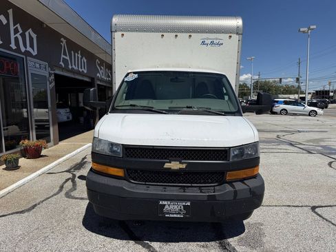 Used 2019 Chevrolet Express 3500 Extended w/ Driver Convenience Package RWD image 3
