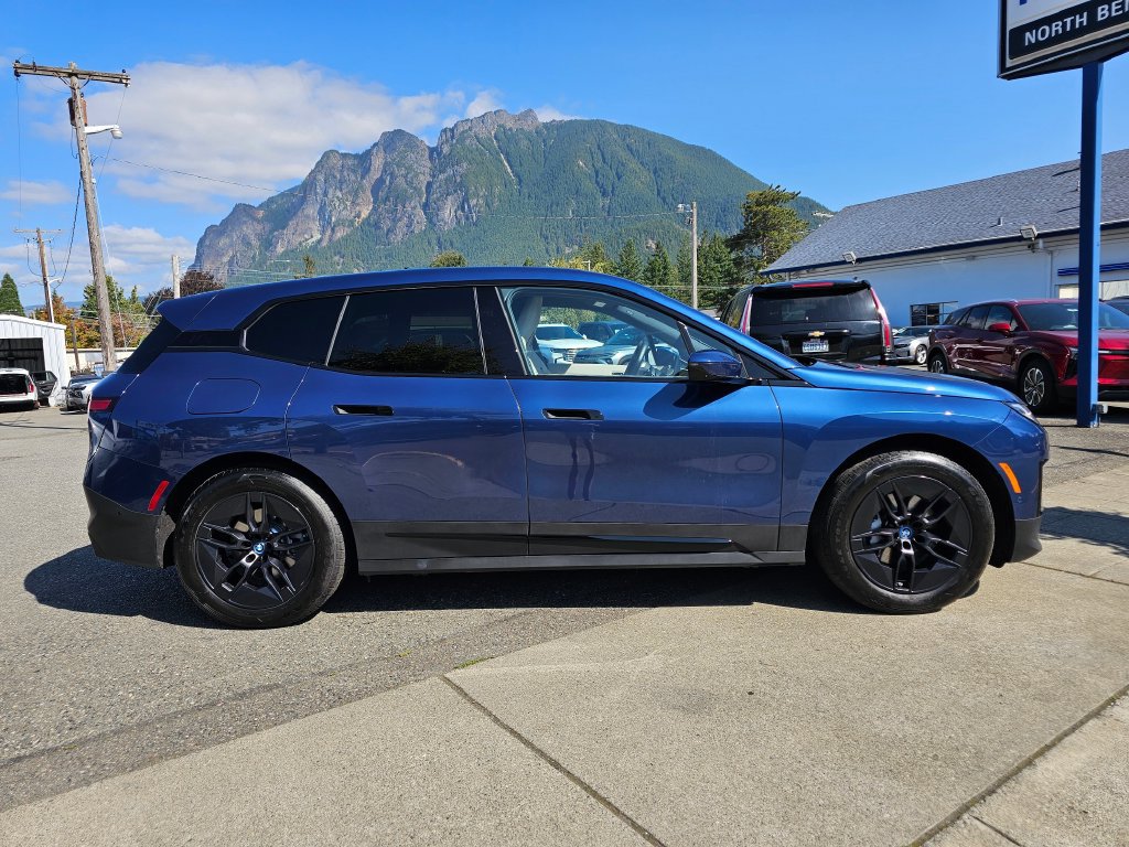 Used 2023 BMW iX xDrive50 w/ Premium Package AWD/4WD image 4