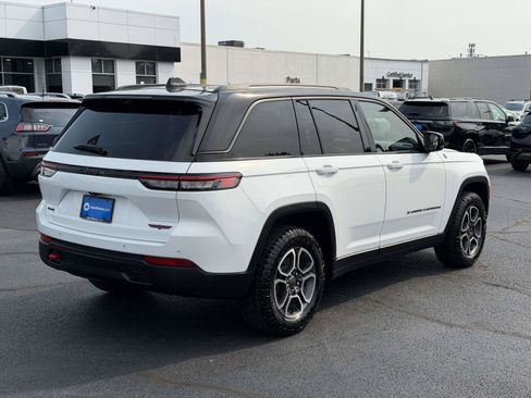Used 2022 Jeep Grand Cherokee Trailhawk w/ Luxury Tech Group III AWD/4WD image 2