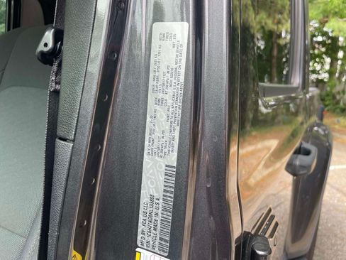 Used 2022 Jeep Gladiator Sport AWD/4WD image 19