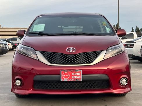 Used 2017 Toyota Sienna SE image 11