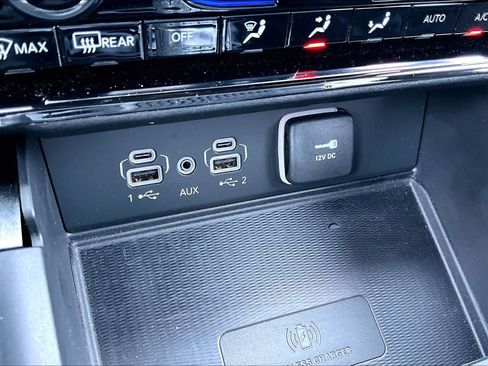 Used 2023 Jeep Grand Cherokee Altitude AWD/4WD image 35